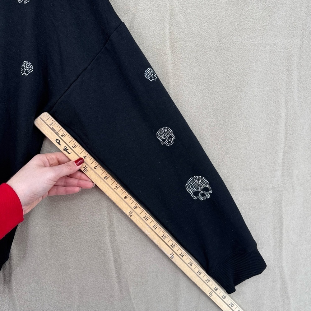 Marled Black Hoodie with Skull Design - Picture 7 of 10